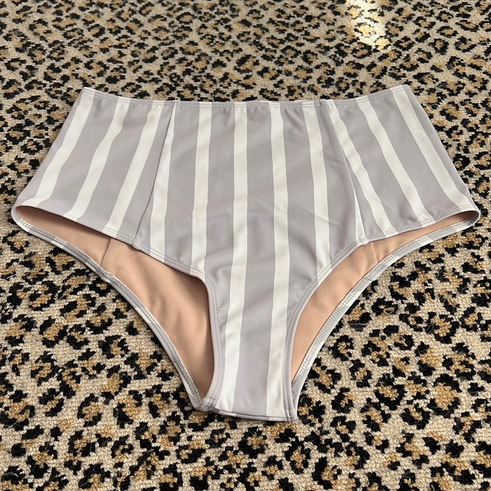 NWOT Kortni Jeane Up High Bottom in Grey and White Stripe Size Large